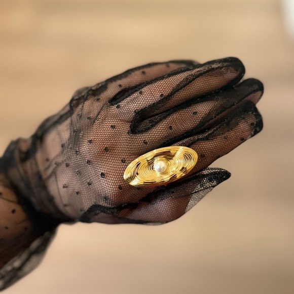 ✨ Gold Statement Ring with Pearl Accent ✨ - Picture 7 of 12